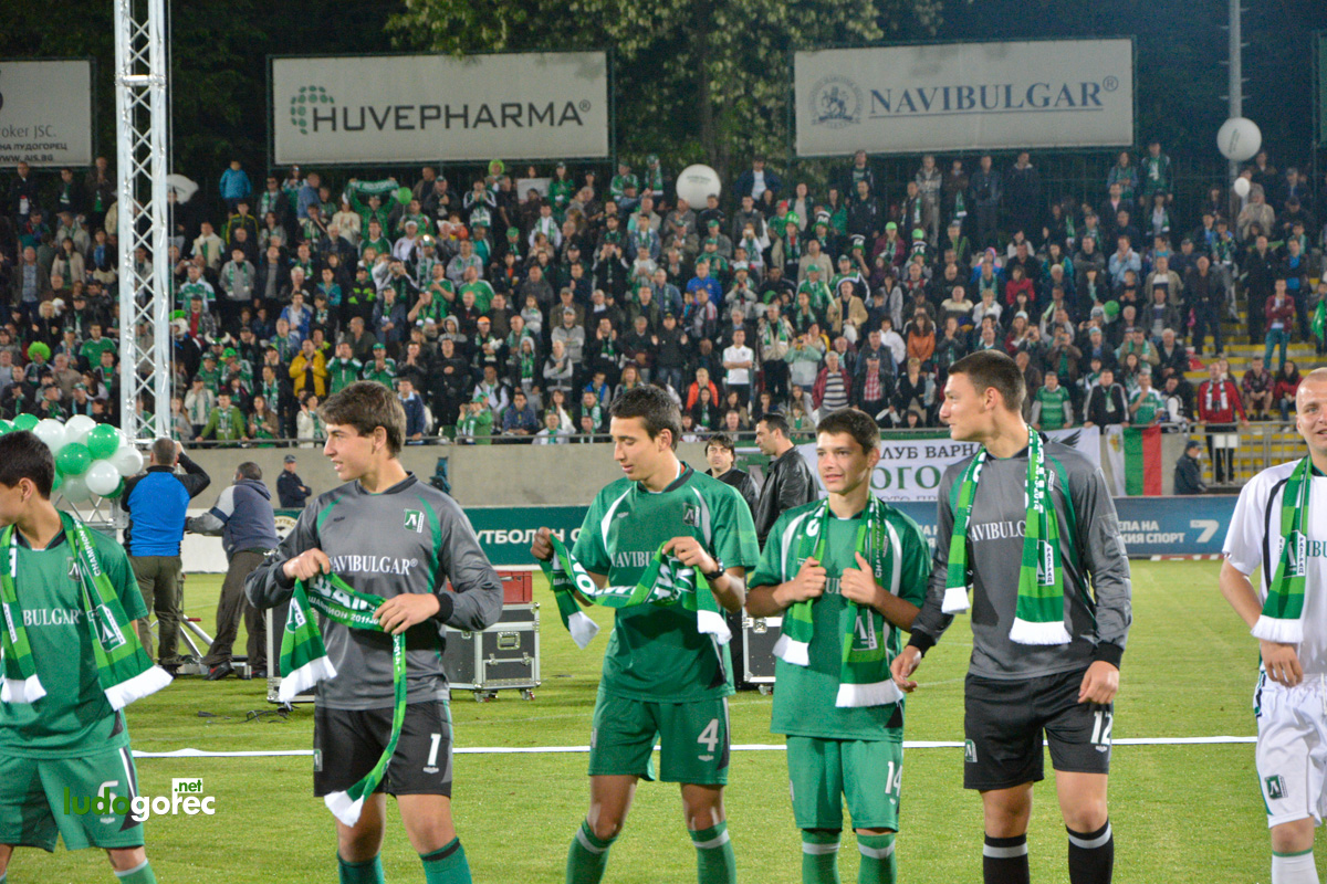 Награждаване на юношите за сезон 2013/14 | ДЮШ