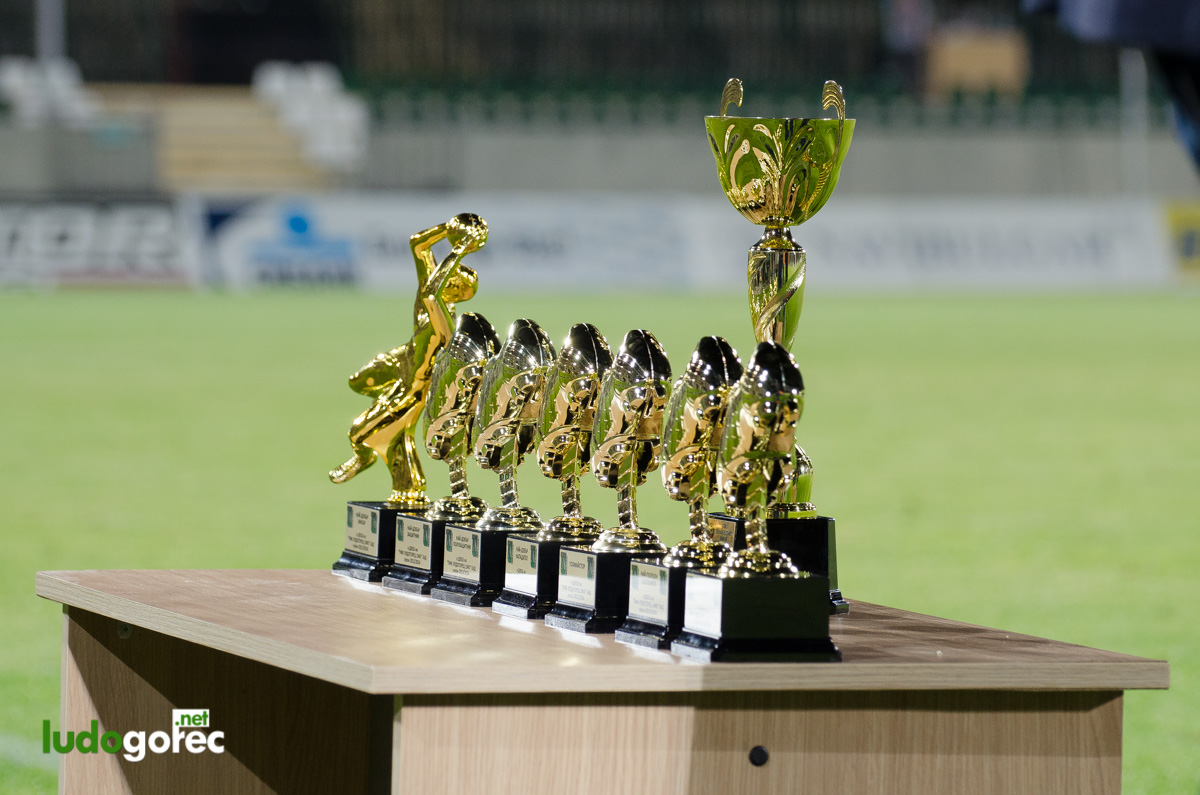 Награждаване на юношите за сезон 2013/14 | ДЮШ