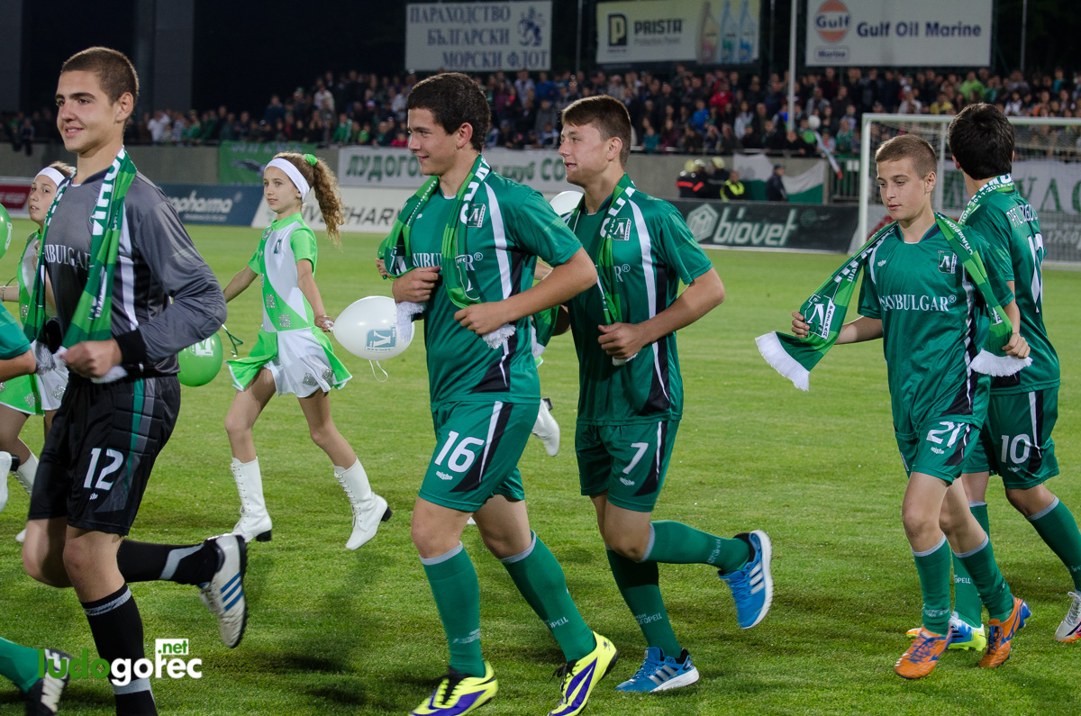 Награждаване на юношите за сезон 2013/14 | ДЮШ