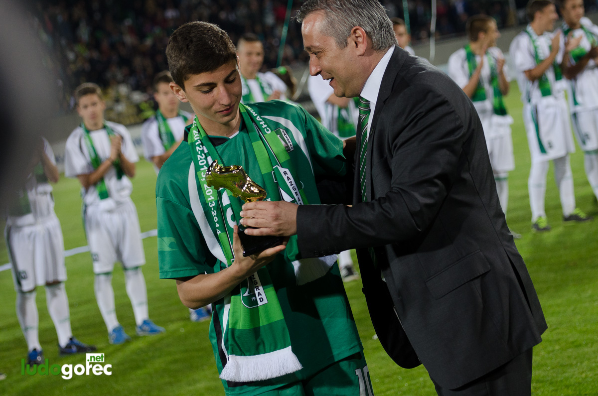 Награждаване на юношите за сезон 2013/14 | ДЮШ